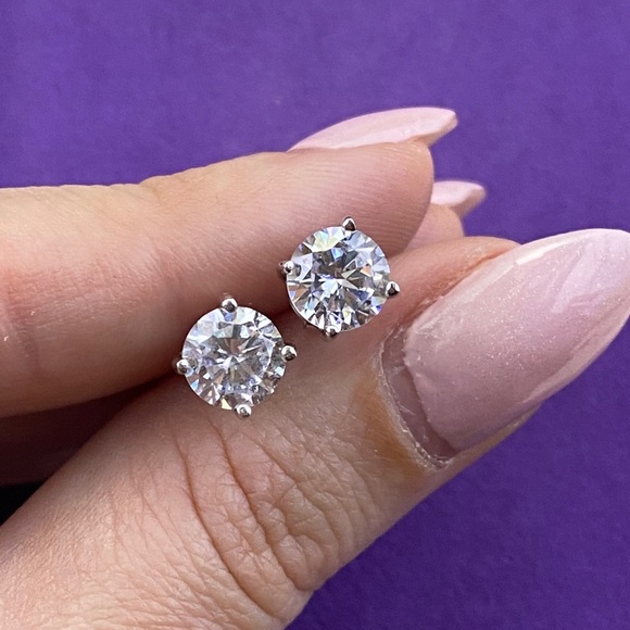 💛 Classic Sterling Silver Brilliant CZ Stud Earrings - Picture 4 of 7